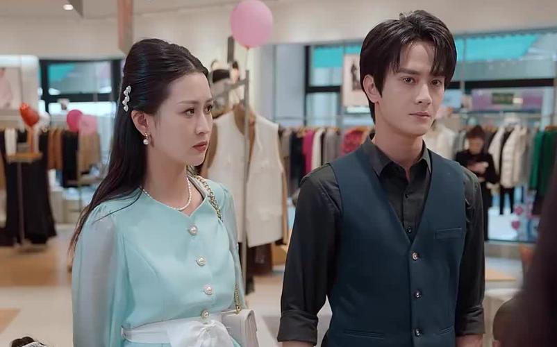 电影：商总别装了夫人是隐藏大佬