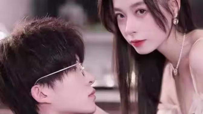 电影：离婚后，夫人成了千亿大佬